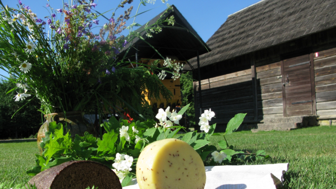 Līgo siers un jāņuzāles muzejā “Pikšas”