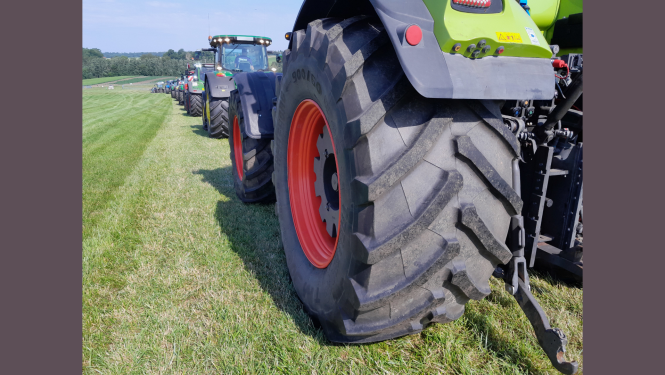 Traktortehnikas rinda