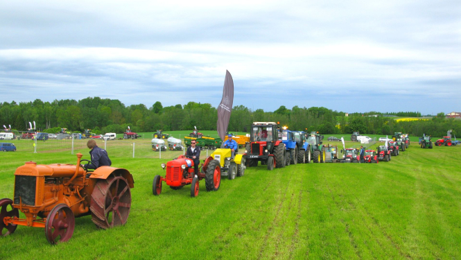 Parāde TRAKTORDIENA 2022