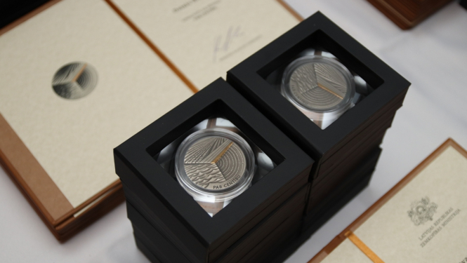 ZM atzinība par centību - medaļa un pateicības raksts