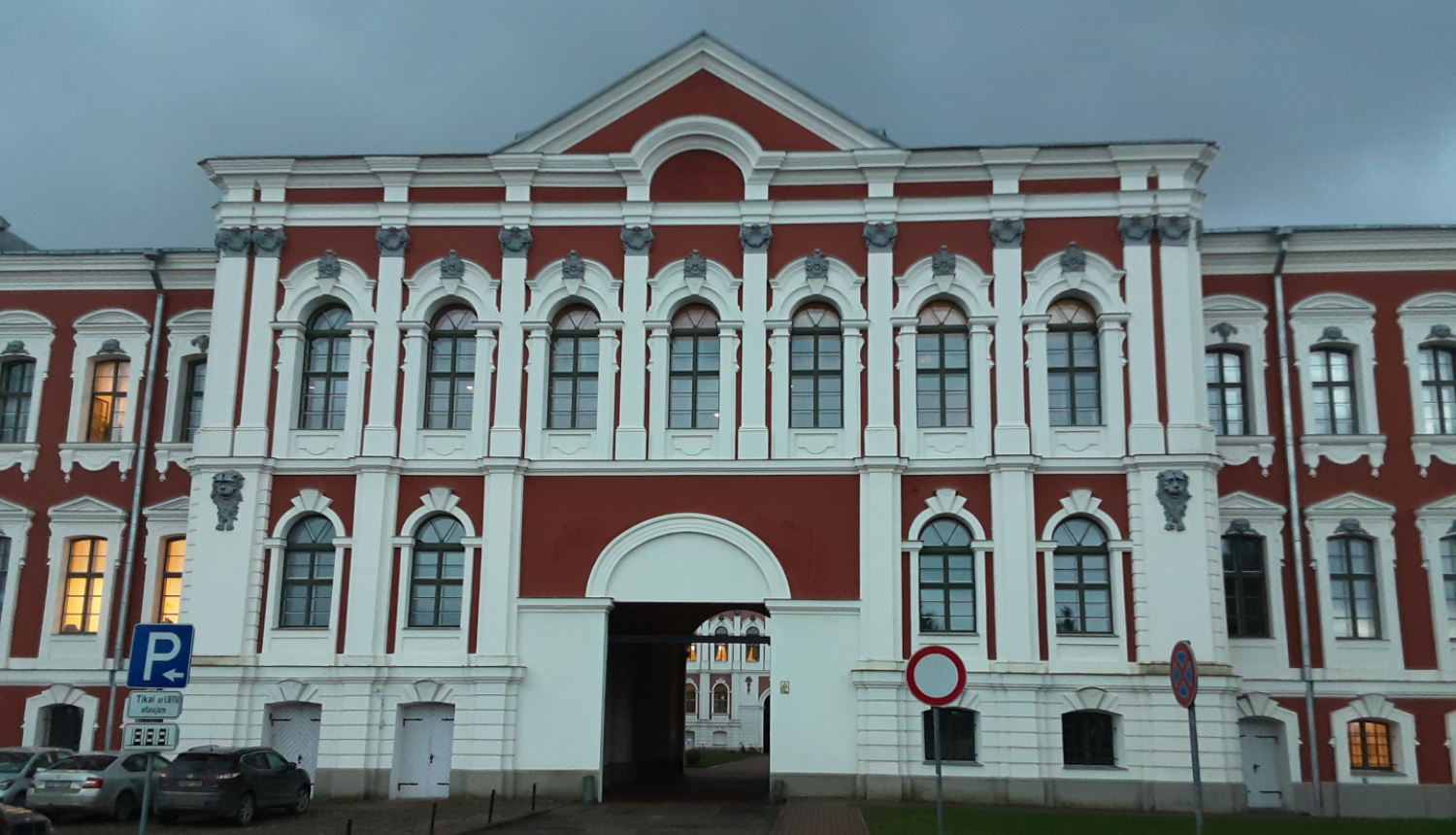 VTUA klientu apkalpošanas ēka Jelgavā, Jelgavas pils