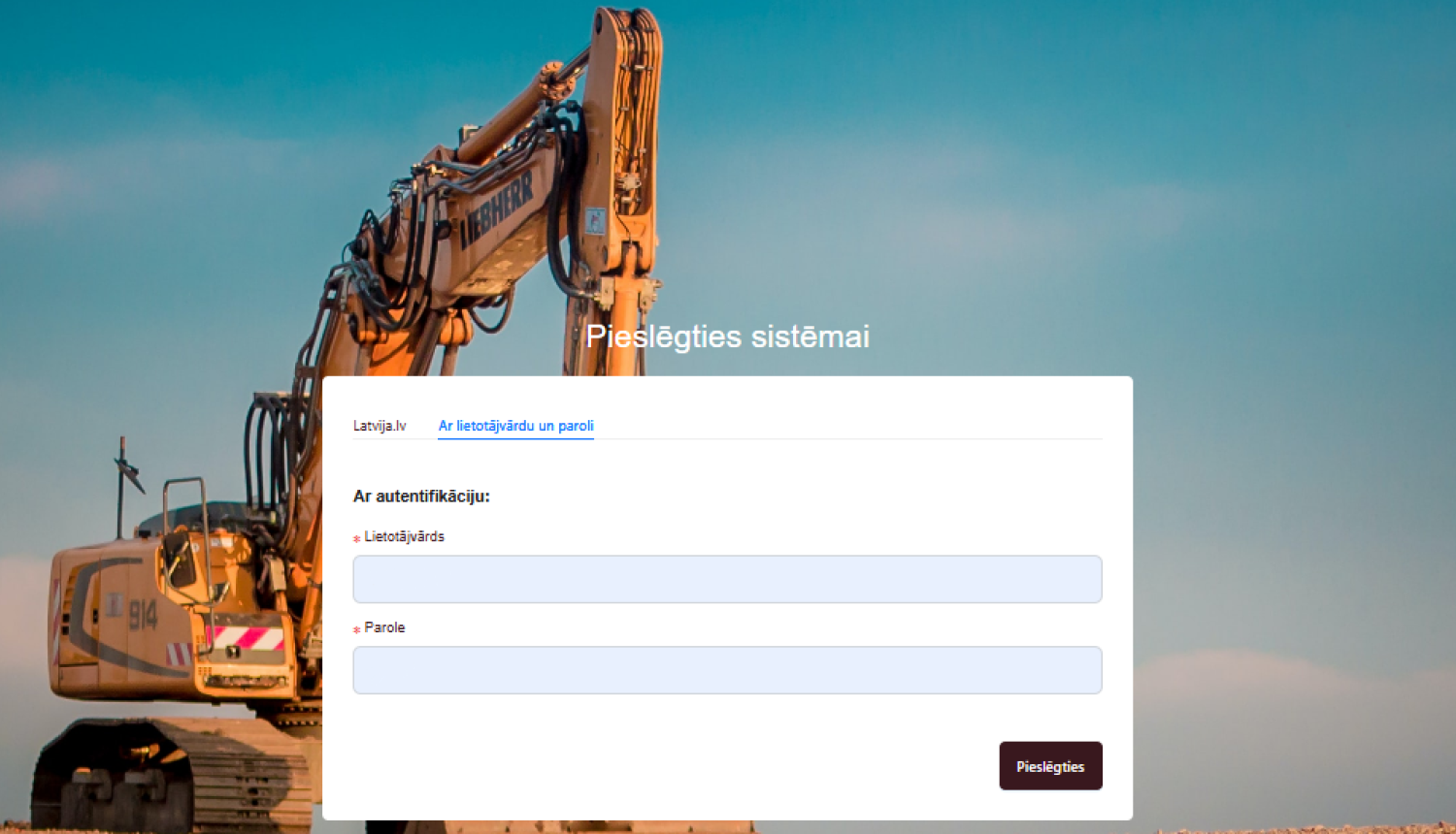 Pirmā lapa no tīmekļa vietnes traktortehnikas tirgotājiem, fonā dzeltens iekrāvējs ar lāpstu uz zila debess fona