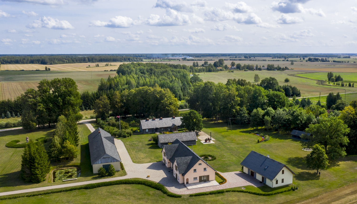 Muzejs “Pikšas” no putna lidojuma